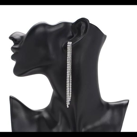 NWT Rhinestone dangle earrings - Picture 3 of 5